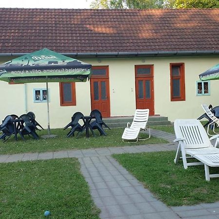 Aqua Hostel Siofok Bagian luar foto