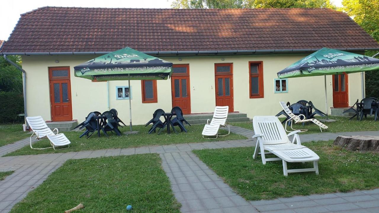 Aqua Hostel Siofok Bagian luar foto