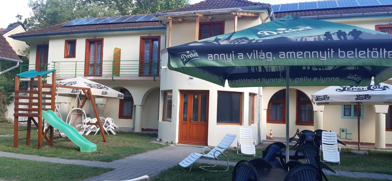 Aqua Hostel Siofok Bagian luar foto