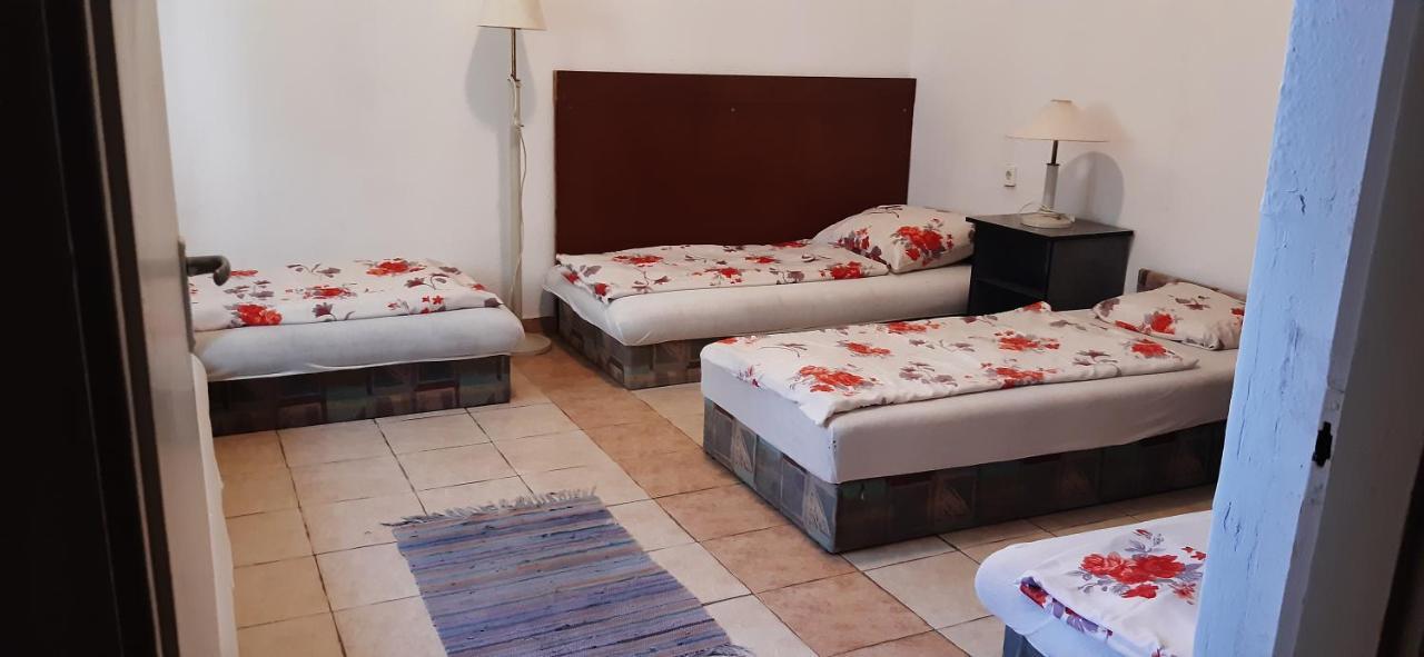 Aqua Hostel Siofok Bagian luar foto